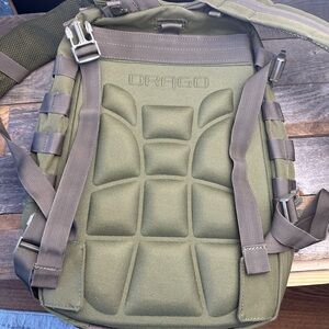 LIKE NEW!! Drago Scout Backpack manufacturer lifetime warranty
